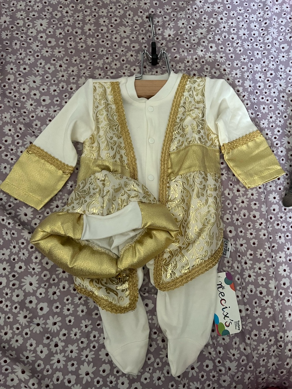 Gold and White Infant Kids Costume Romper with Hat - (Brand Unspecified)